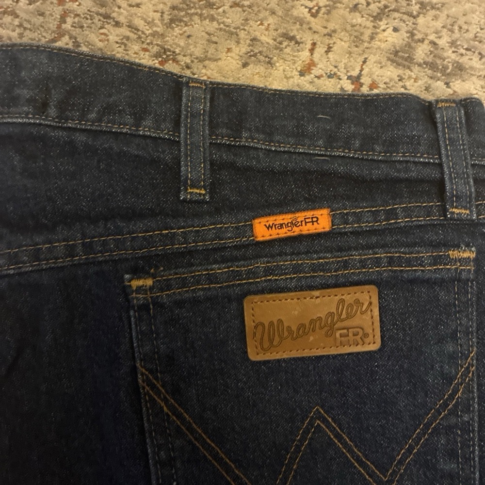 New Men's Wrangler Flame Resistant 13 Original Jeans Size 42X32 NWOT - Picture 2 of 7